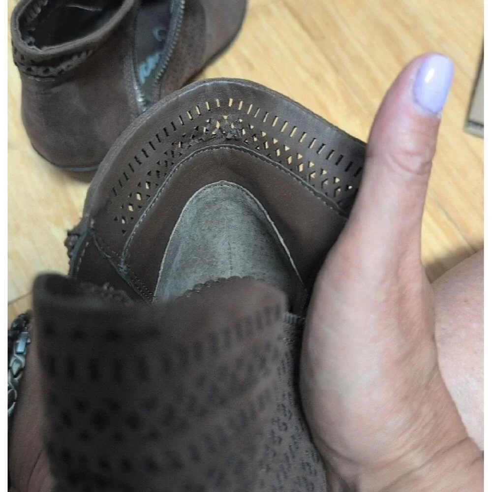 American Rag Abby Cut Out Ankle Booties Dark Brown - Side Zip Low Heel Sz 9.5